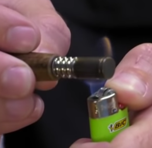 VapCap chauffé par un briquet Bic